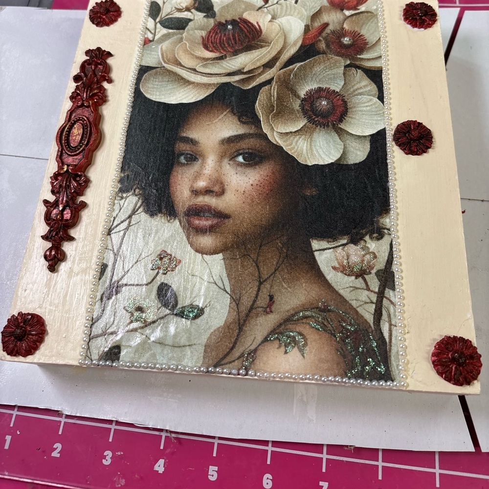 Floral Art Portrait Decorative Plaque - Cream & Red